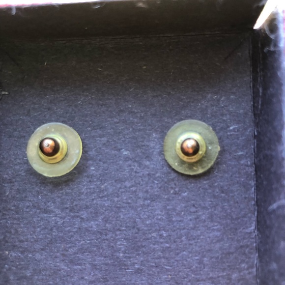 Wild Flower Floral Heart Stud Earrings - Picture 3 of 3